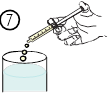 • ввести содержимое шприца в стакан с водой или бутылочку для кормления, прижав поршень до дна шприца